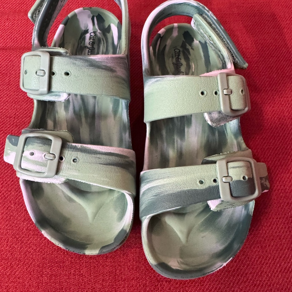 CAT & JACK green painted Kids like new Sandals